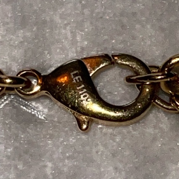 Authentic RARE Louis Vuitton necklace great condition comes with box n dust bag - Picture 7 of 14